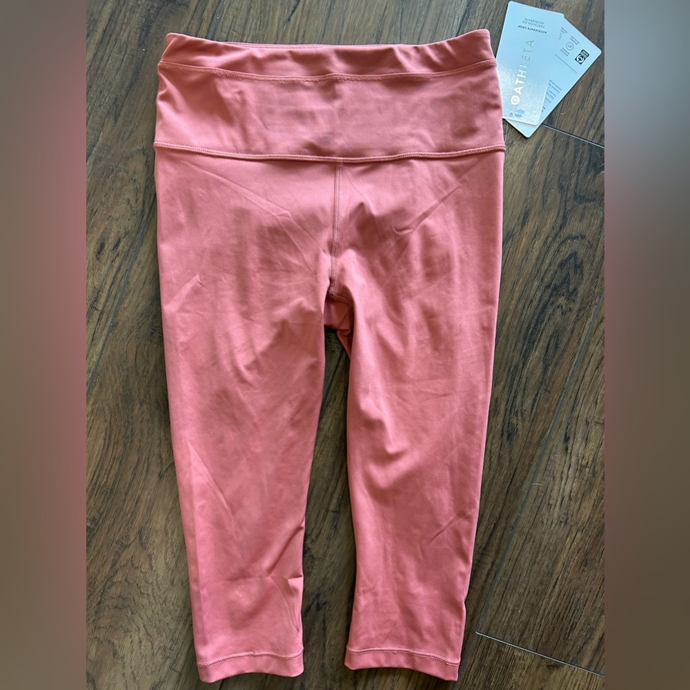 ATHLETA - Accelerate Crop - NWT